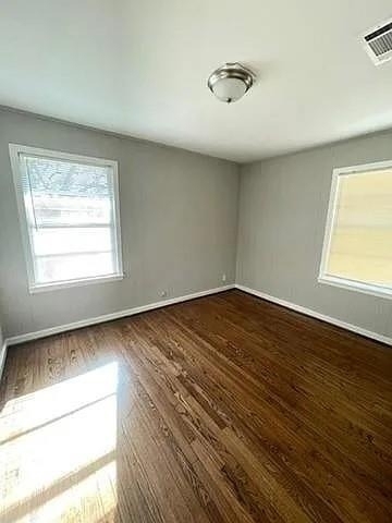 1423 W 10th Street - Photo 5