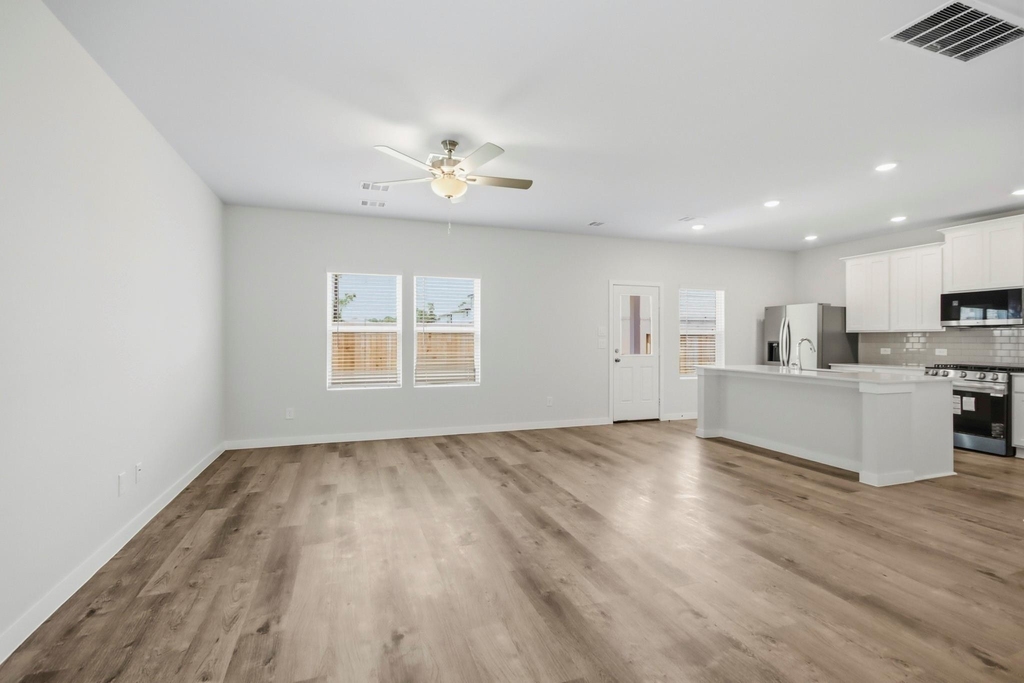 8018 Heroes Hall Drive - Photo 6