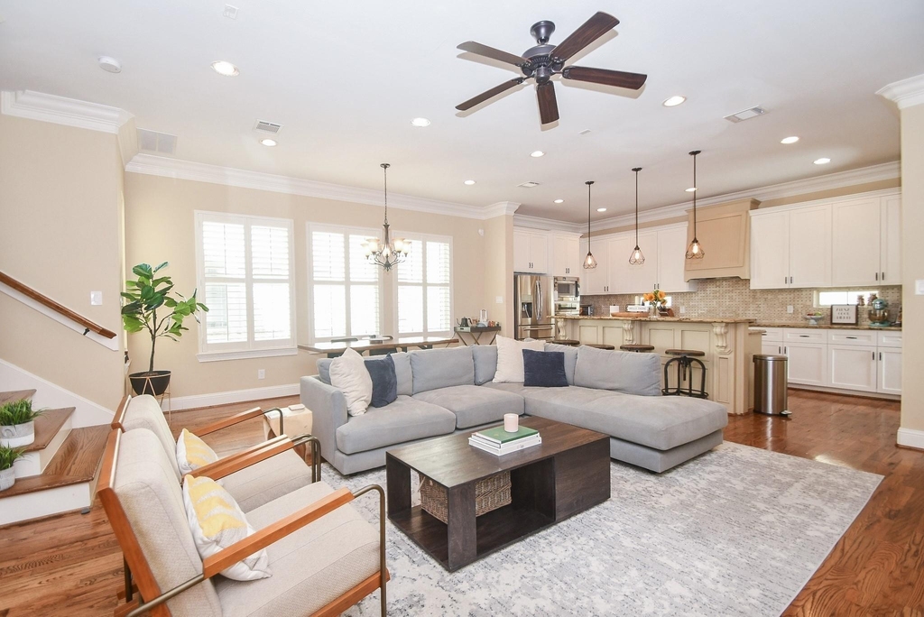 1126 W 16th Street - Photo 4