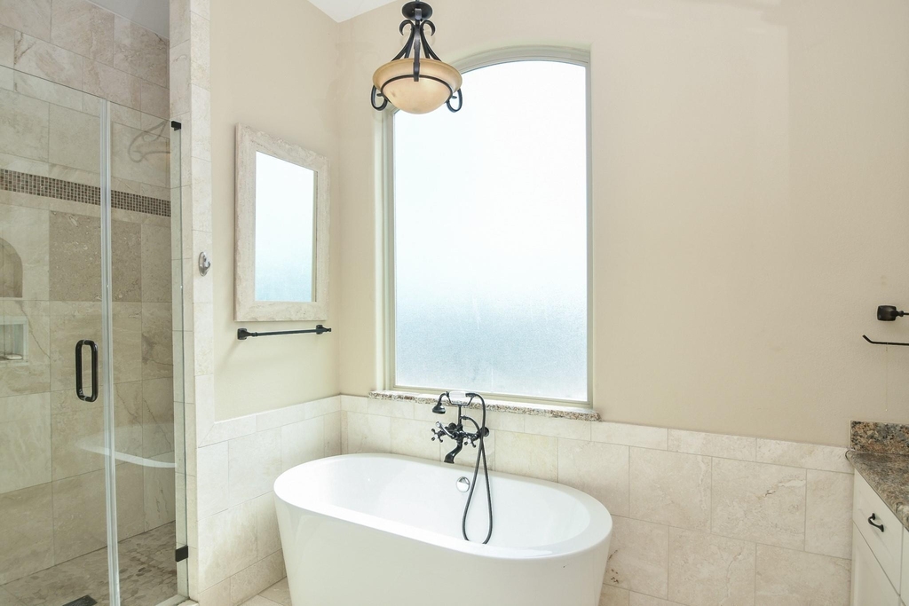 1126 W 16th Street - Photo 19