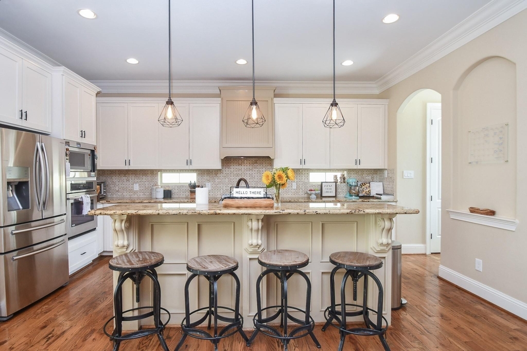 1126 W 16th Street - Photo 6