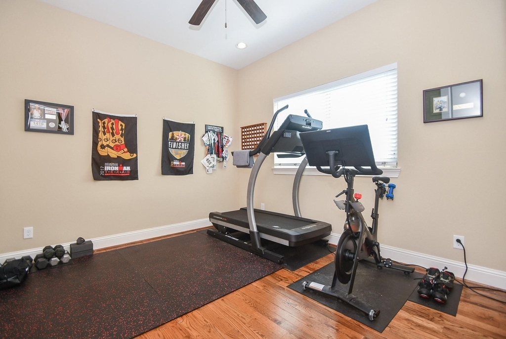 1126 W 16th Street - Photo 21