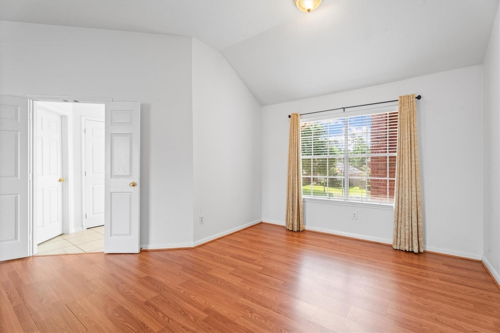 9218 Memorial Pines Way - Photo 14