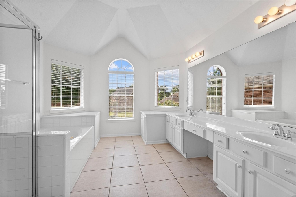 9218 Memorial Pines Way - Photo 19
