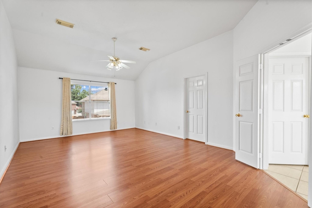 9218 Memorial Pines Way - Photo 16
