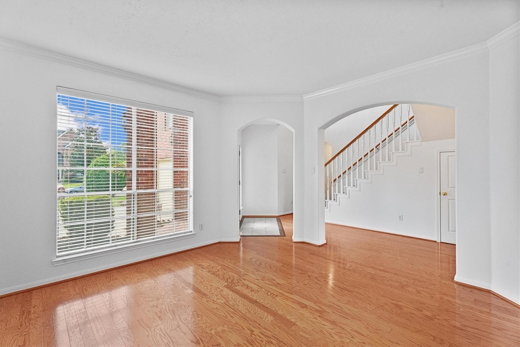 9218 Memorial Pines Way - Photo 3