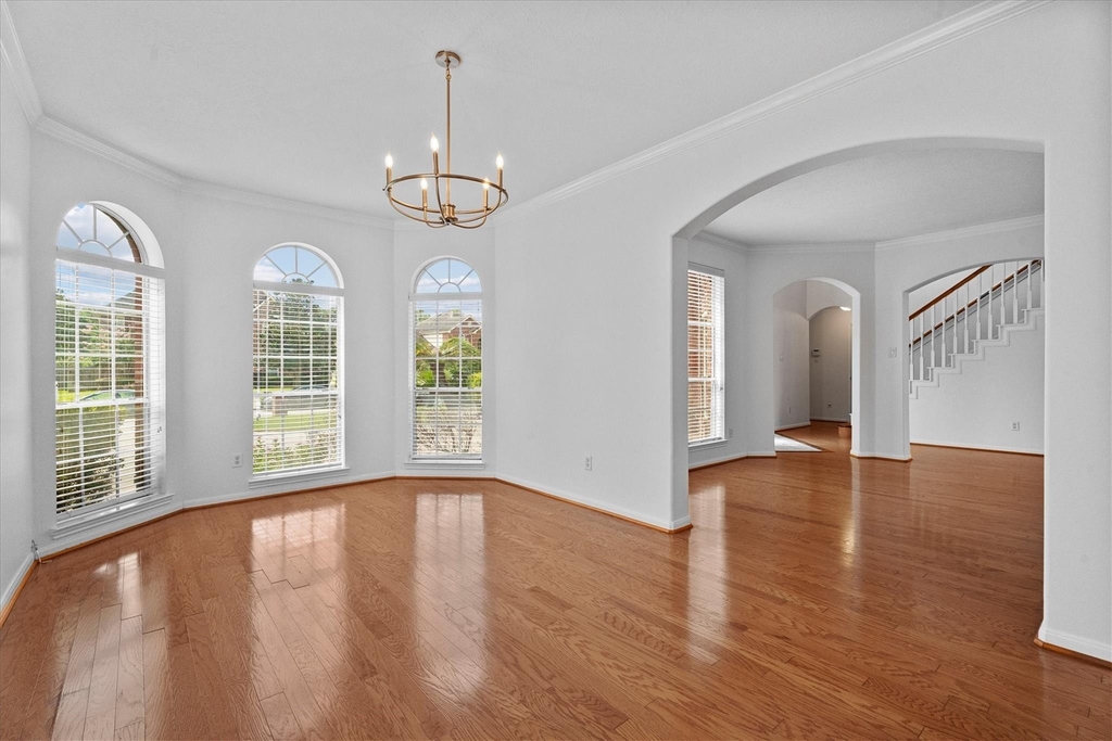 9218 Memorial Pines Way - Photo 4