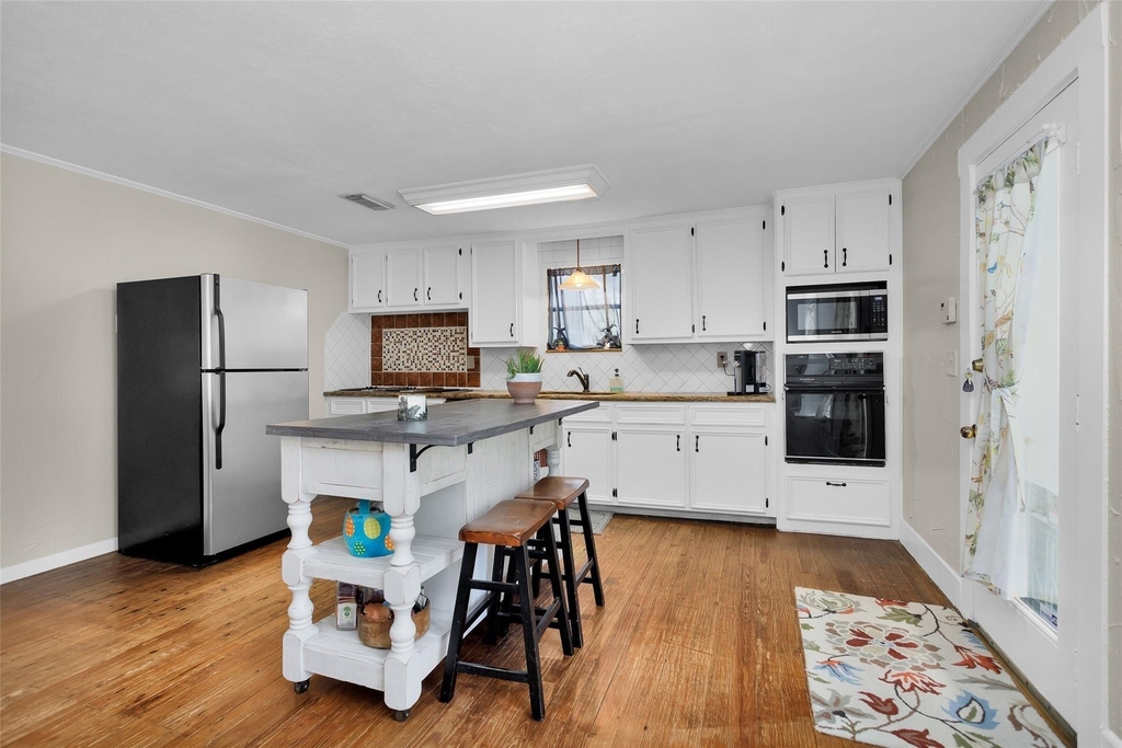 702 W Caroline Street - Photo 6