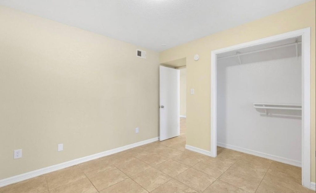 230 E Virginia Street - Photo 5