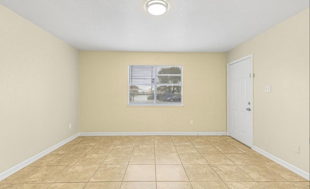 230 E Virginia Street - Photo 1