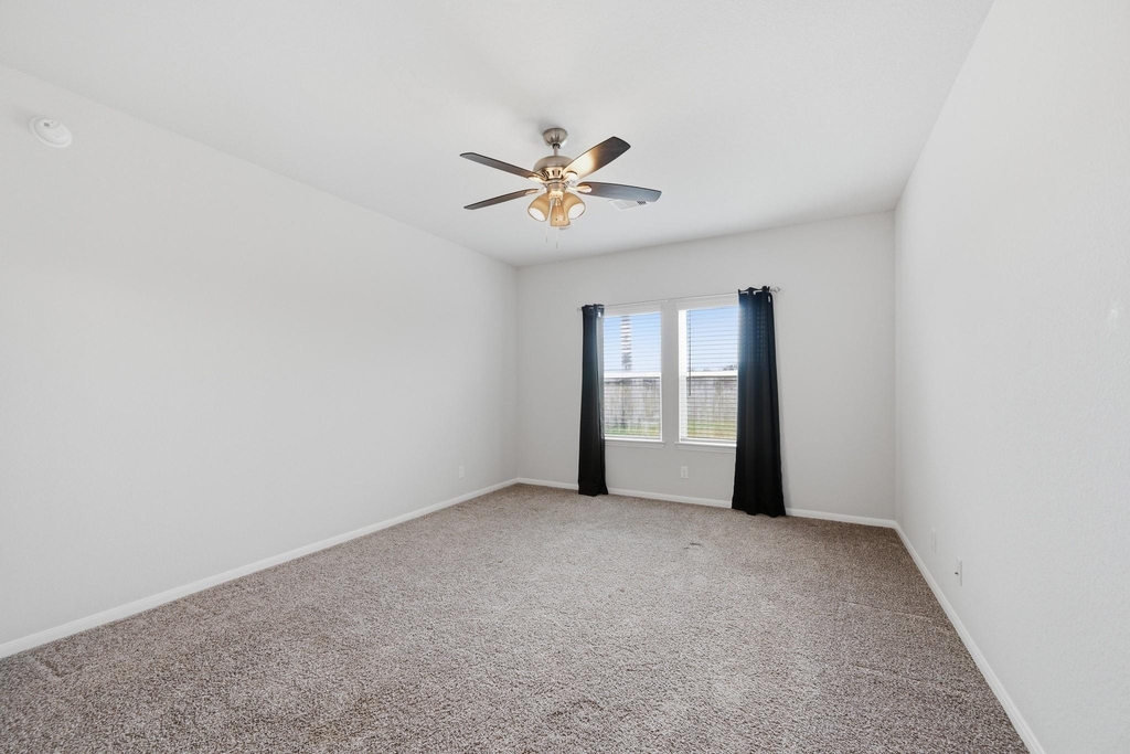 10402 Matterhorn Drive - Photo 16