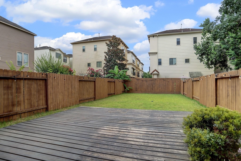 1014 W 22nd Street - Photo 14