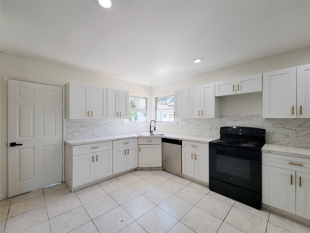 1311 Jefferson - Photo 11