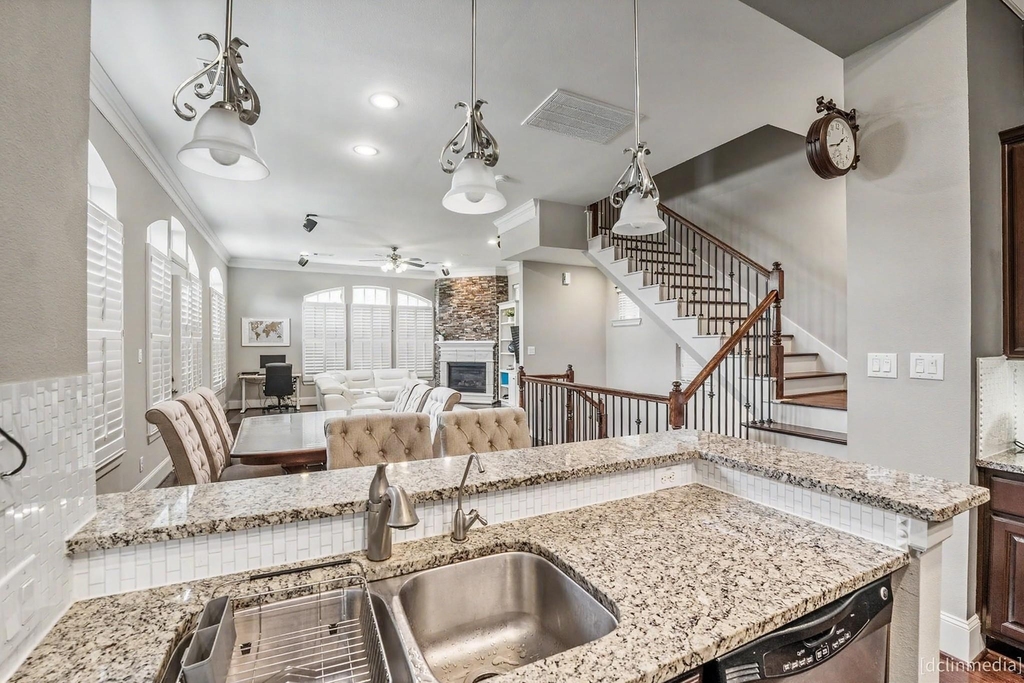 1611 W 23rd Street - Photo 11