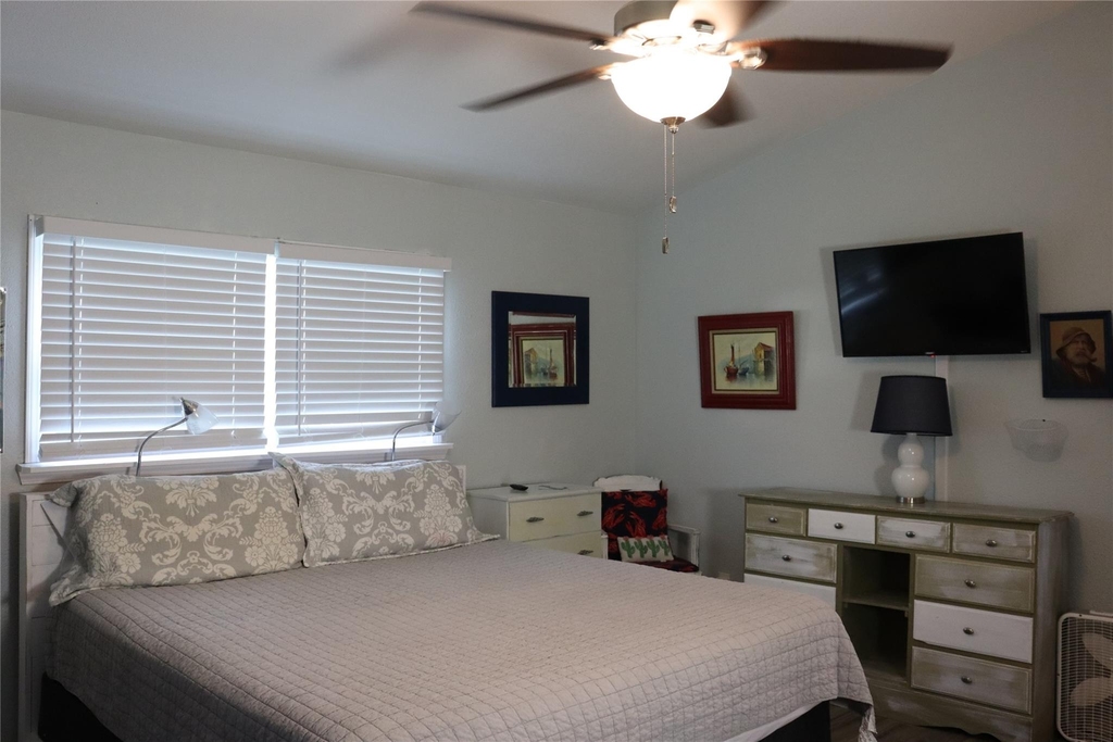 4214 Reeves Drive - Photo 3