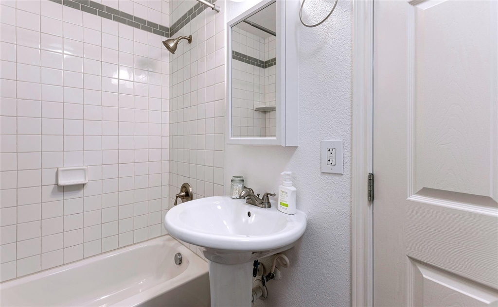 5420 Avenue Q - Photo 14