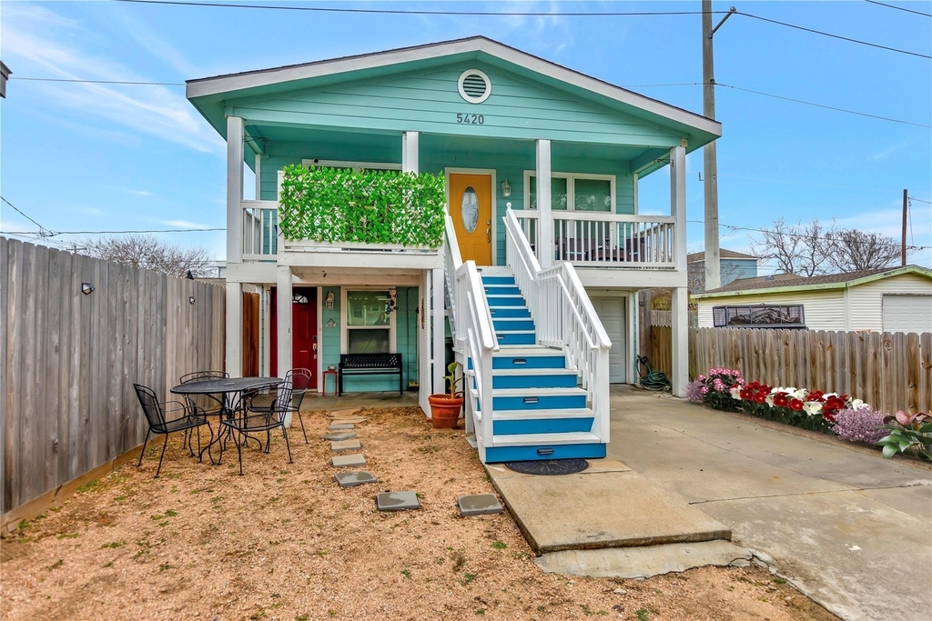 5420 Avenue Q - Photo 0