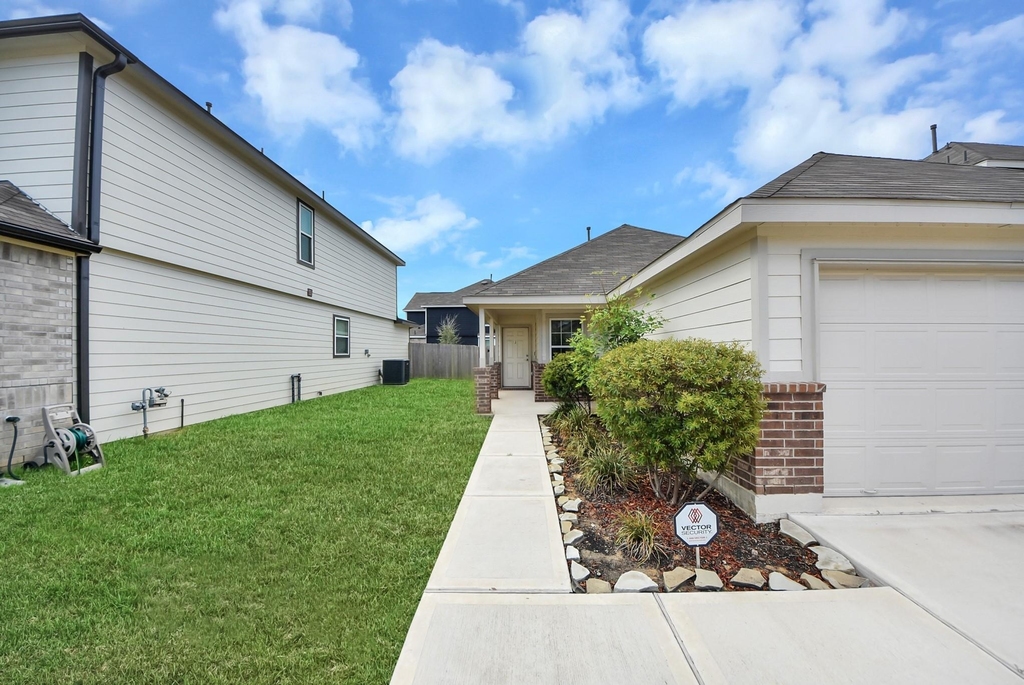 3702 Cub Drive - Photo 4