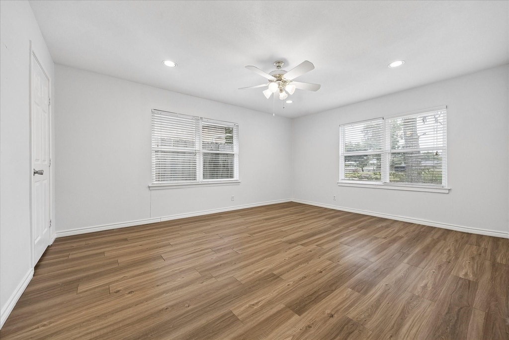 4702 Holly Street - Photo 3