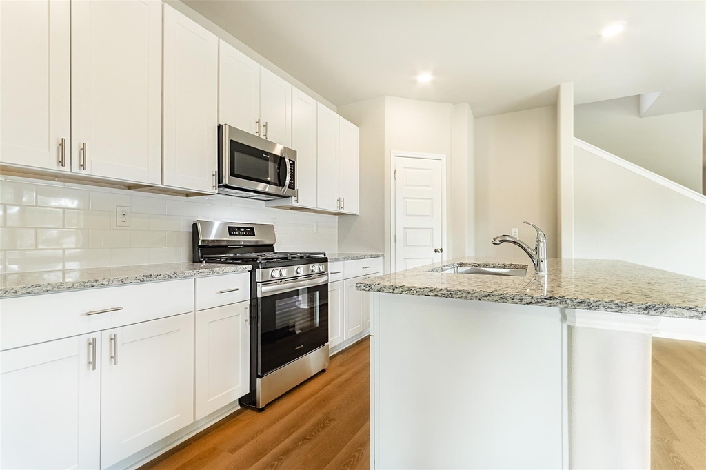 8205 Red Spruce St - Photo 6