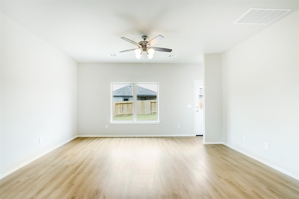 8205 Red Spruce St - Photo 13