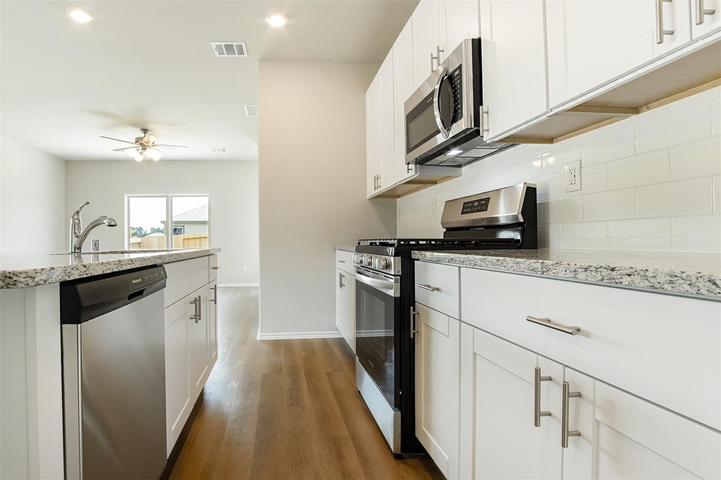 8205 Red Spruce St - Photo 9