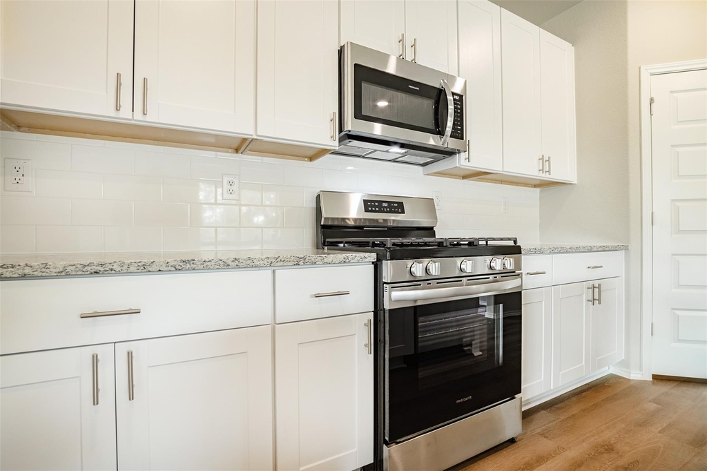 8205 Red Spruce St - Photo 7