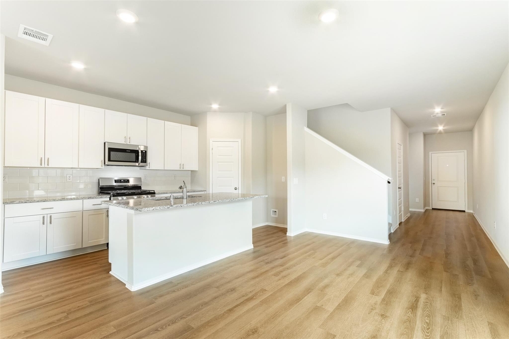 8205 Red Spruce St - Photo 5