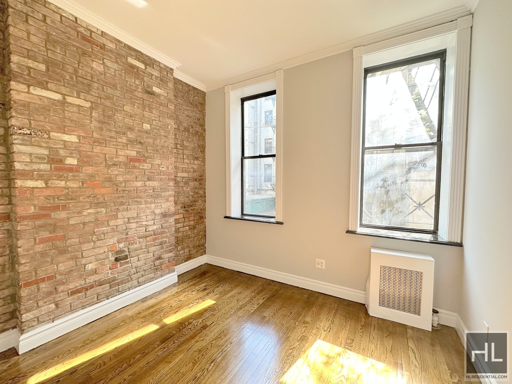 Mott Street - Photo 5