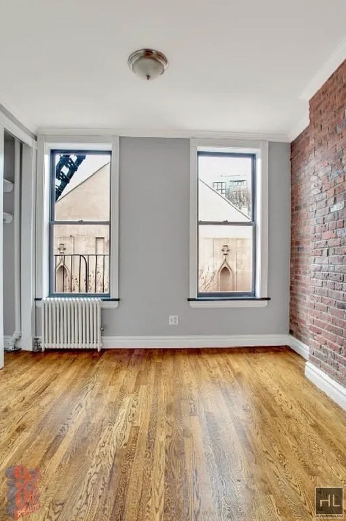 Mott Street - Photo 1