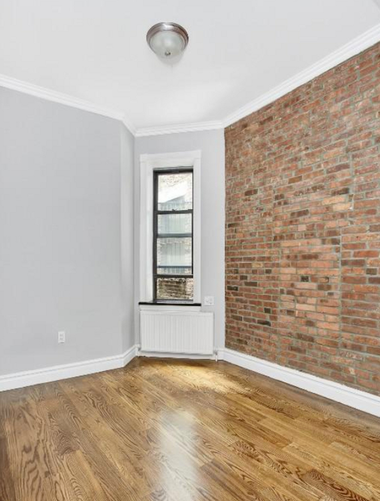 West 50 Street - Photo 4