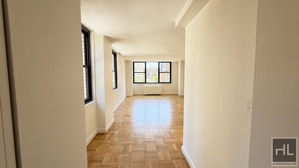 East 49 Street - Photo 2