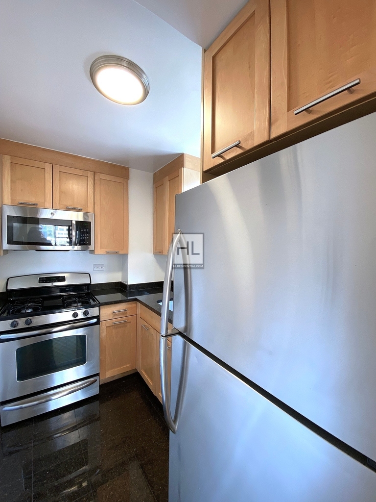 East 49th Street - Photo 1