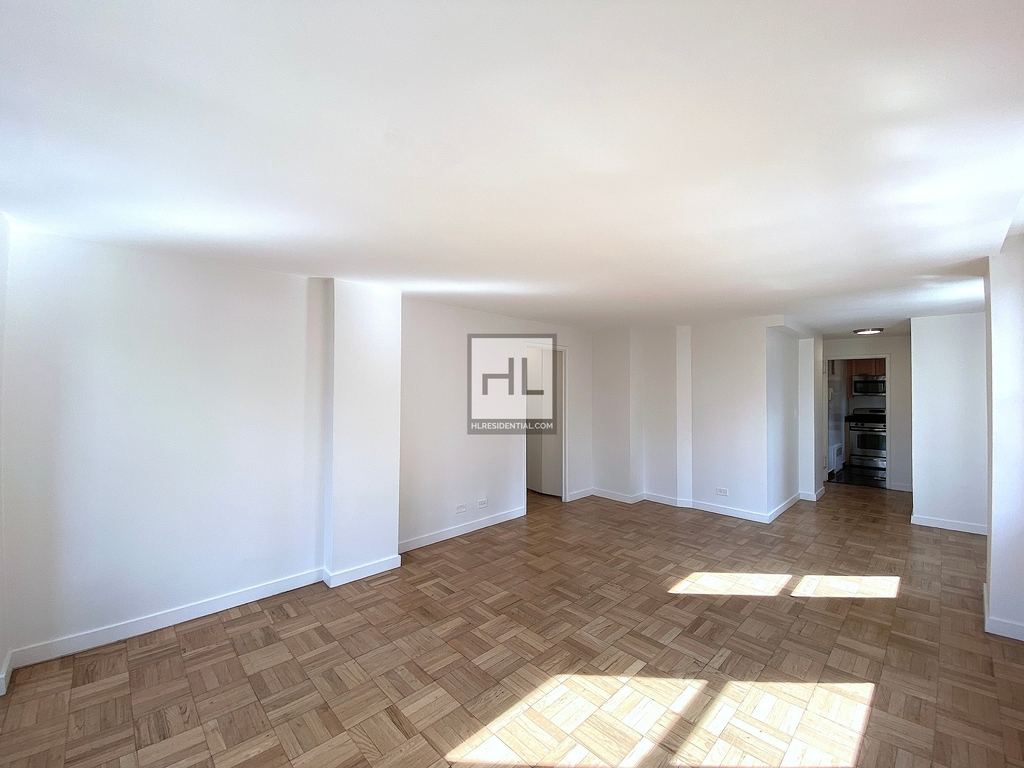 East 49th Street - Photo 0