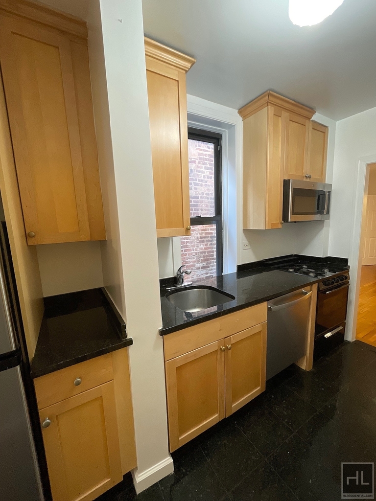 East 84th Street - Photo 3