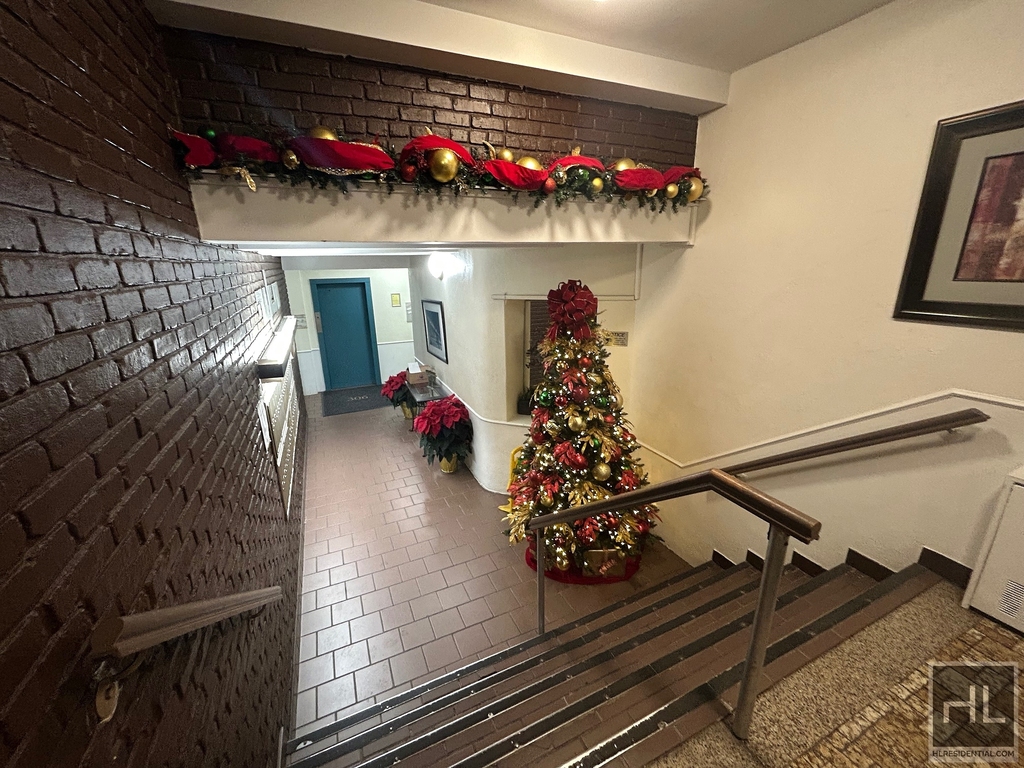East 91st Street - Photo 9