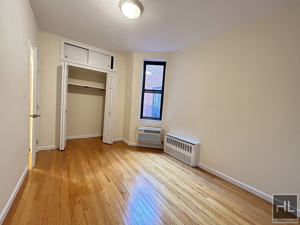 East 91st Street - Photo 4