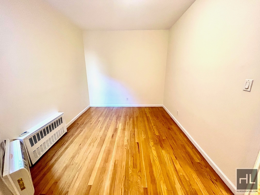 East 91st Street - Photo 3