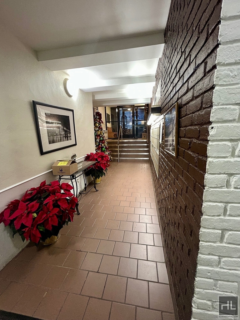 East 91st Street - Photo 10