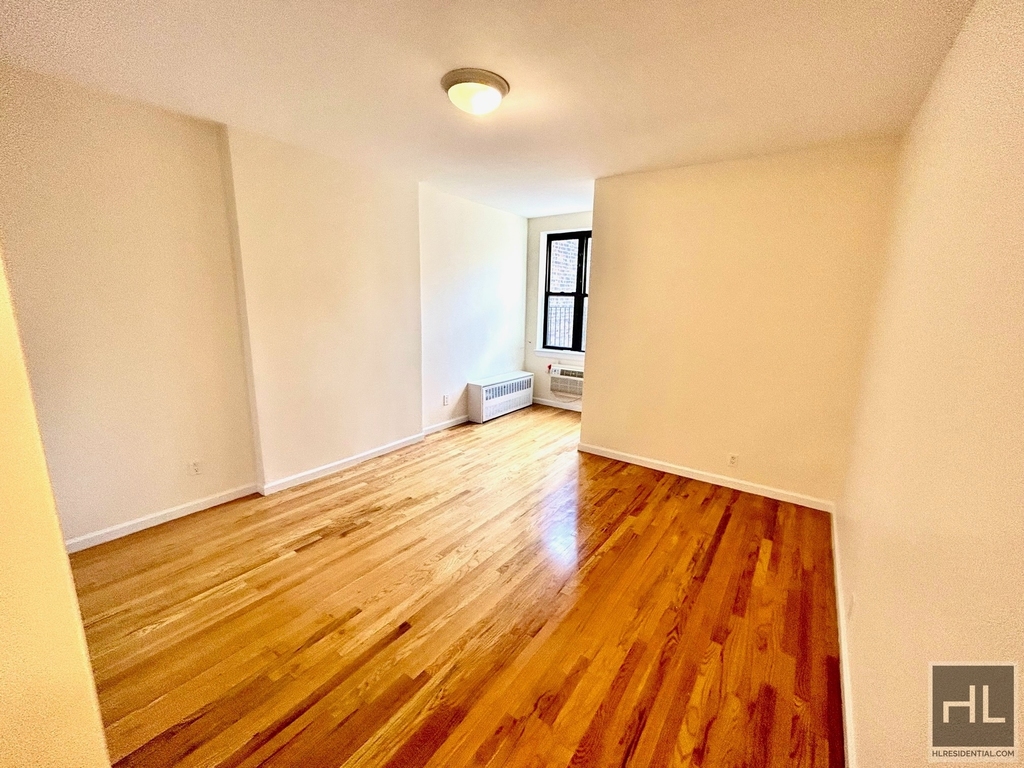 East 91st Street - Photo 0