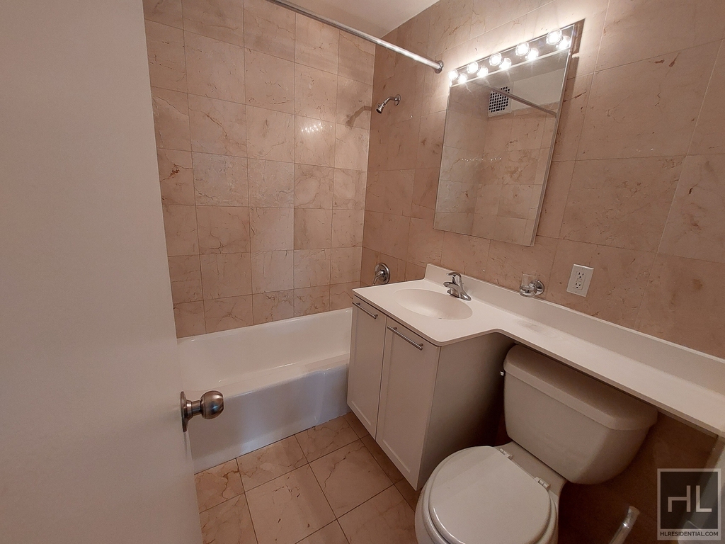 East 49 Street - Photo 4