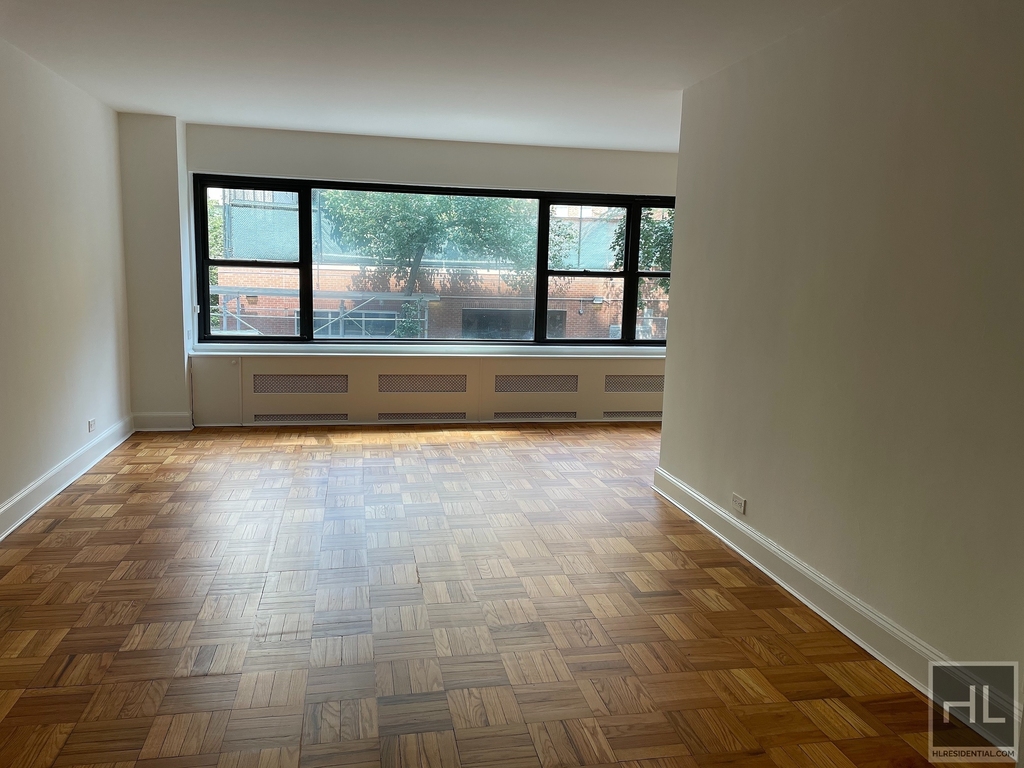 East 55 Street - Photo 0