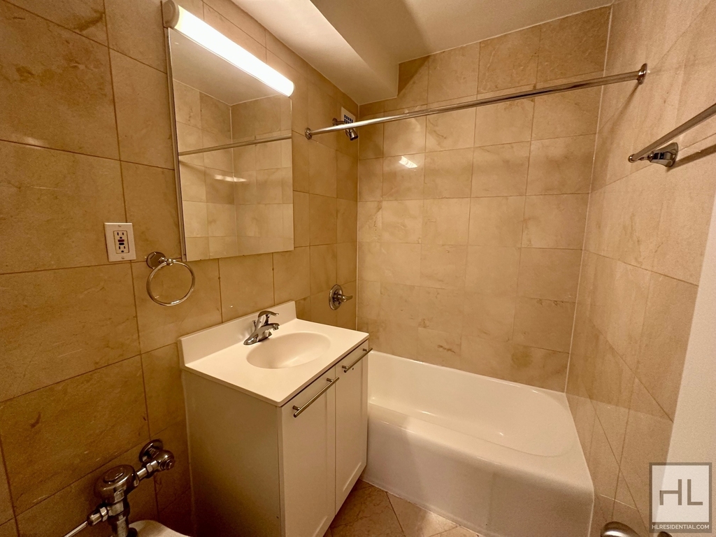 East 79th Street - Photo 6