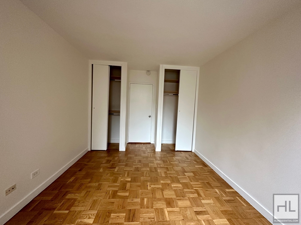East 79th Street - Photo 3