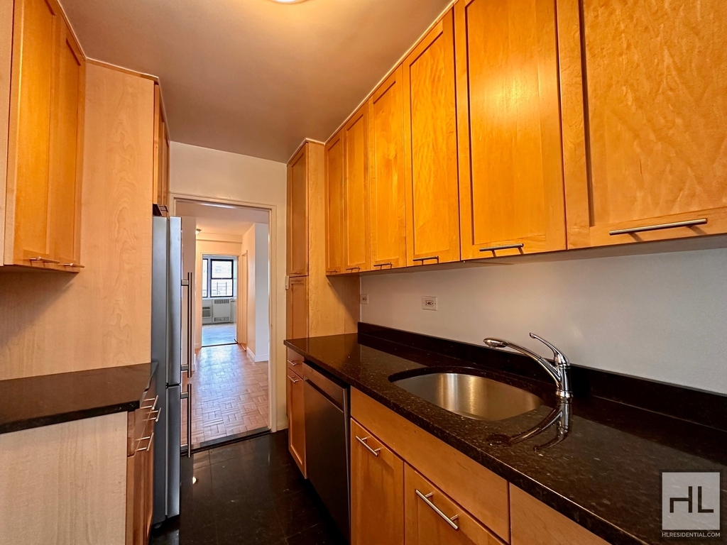East 79th Street - Photo 4