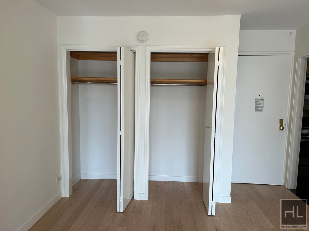 East 79th Street - Photo 2