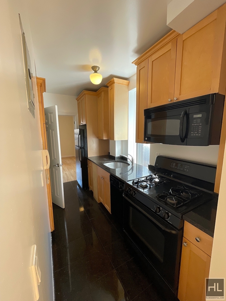East 84th Street - Photo 6
