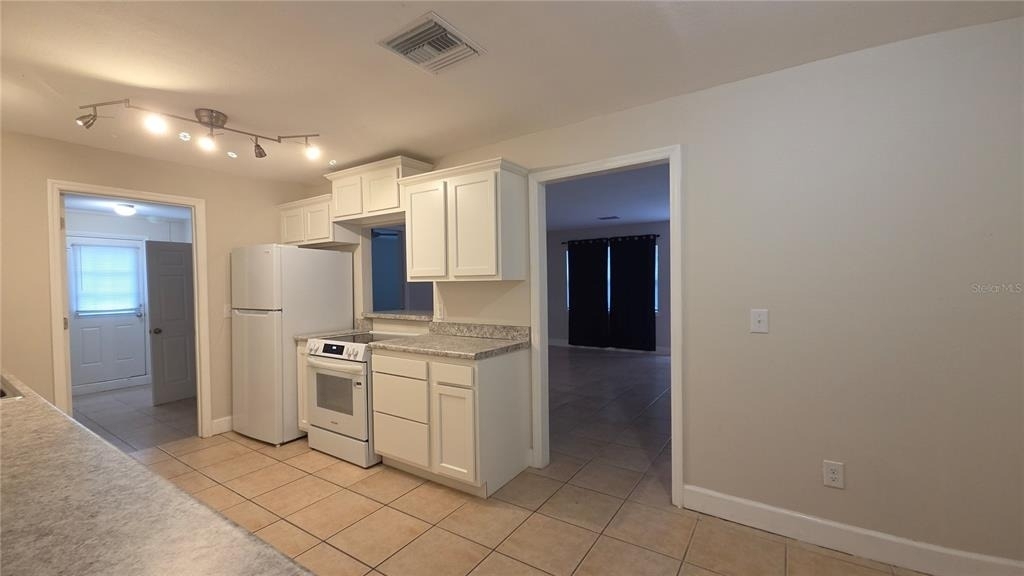 105 S Colorado Ave - Photo 3