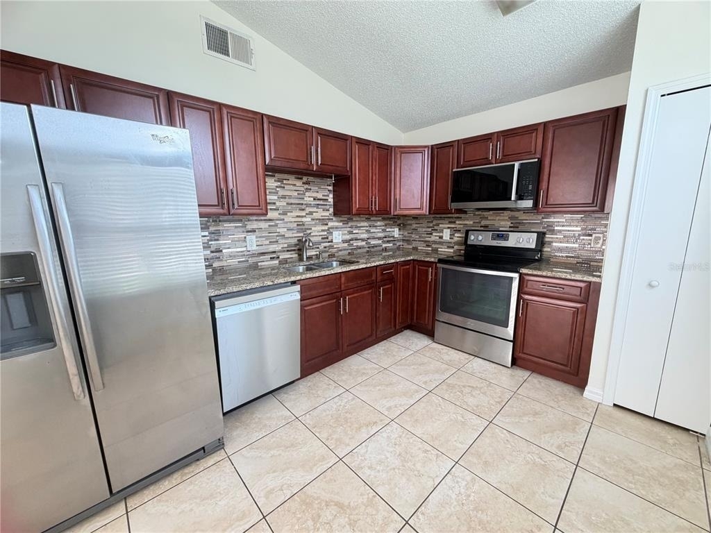 2418 Harbor Town - Photo 5