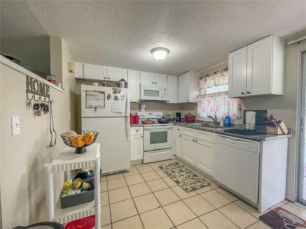 8 Rose Avenue - Photo 13